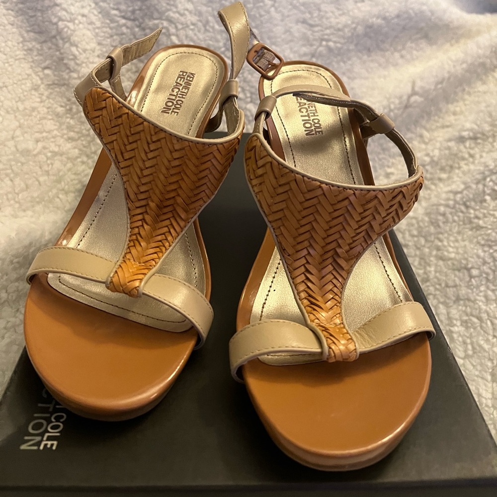 Kenneth Cole Reaction shoes. Heel is about a 3 inch platform.